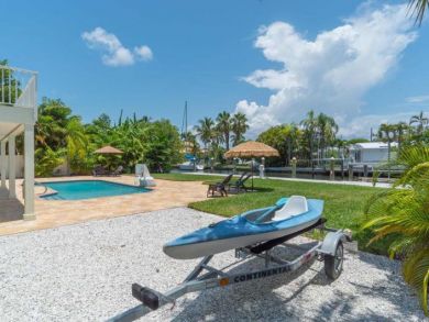 ANNA MARIA MONTHLY RENTAL ON A CANAL WITH POOL
